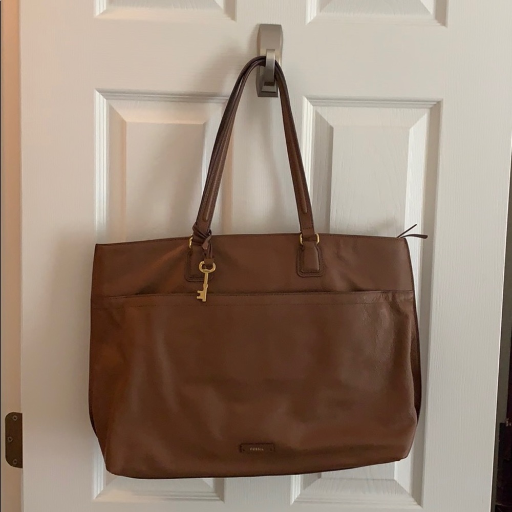 LIKE NEW Brown Leather Fossil Purse